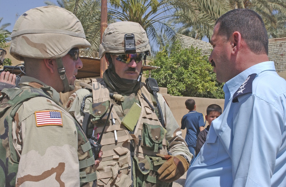 Capt. Paul Shannon talks to an Iraqi police officer