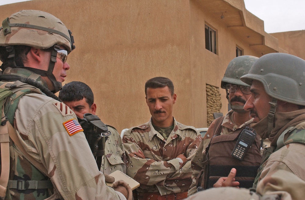 SFC Brian Faltinson talks with soldiers from the Iraqi army