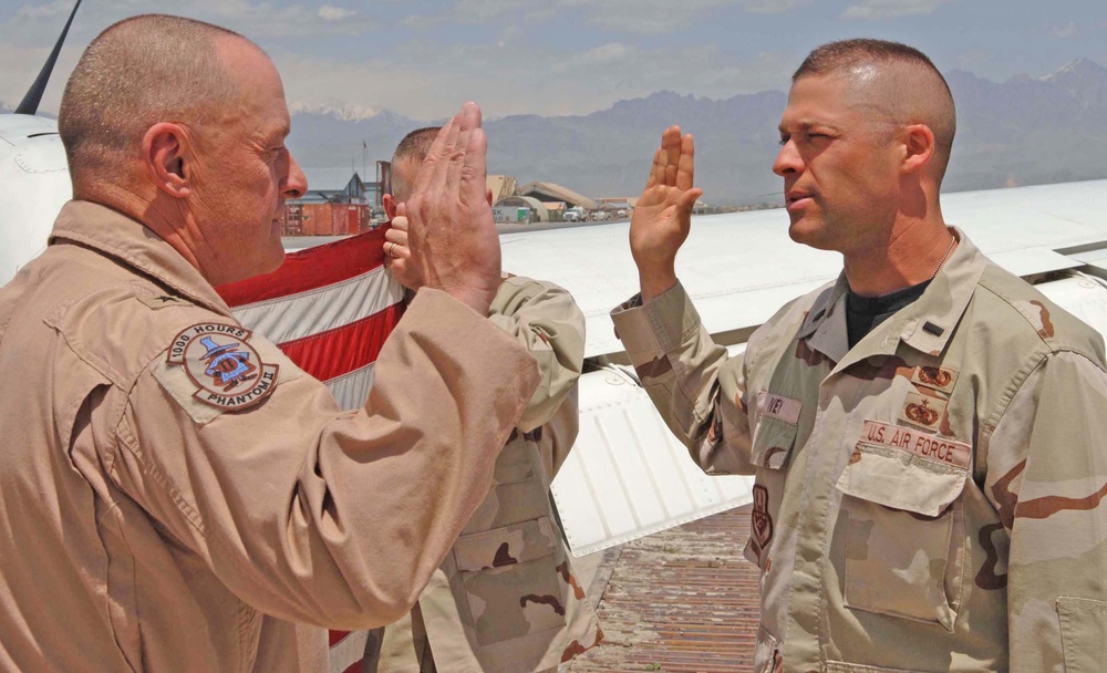 Brig Gen Hunt Administers the Oath to Lt Ivey