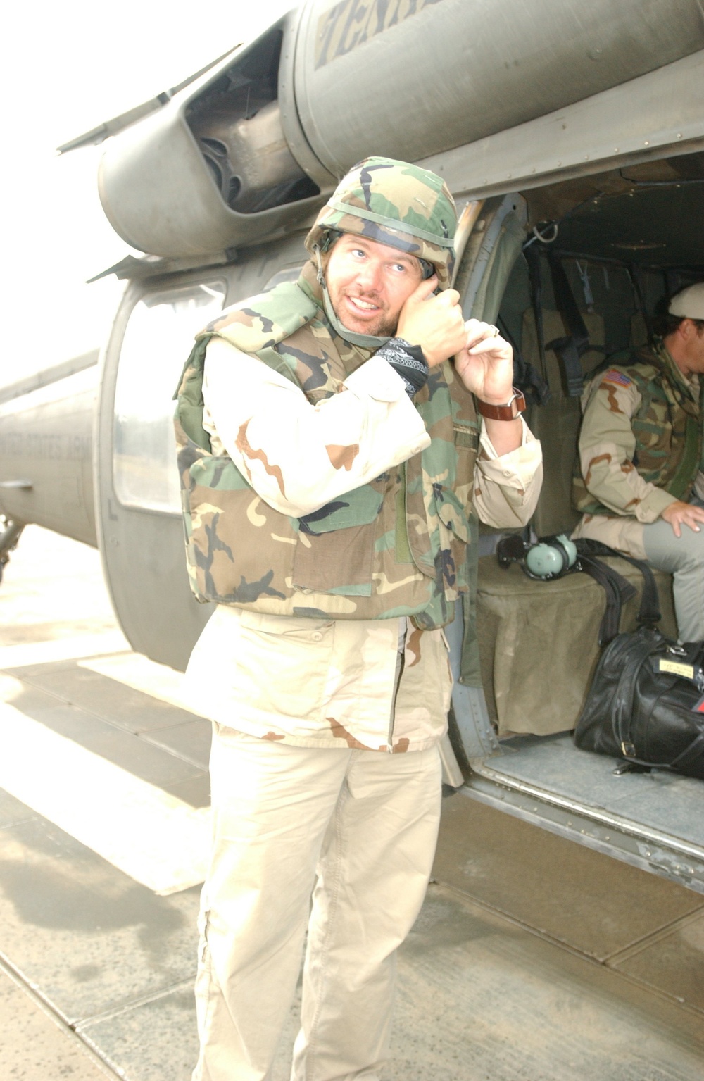 Toby Keith visits with Soldiers from Tennessee