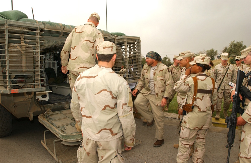 Toby Keith Checks out a Stryker