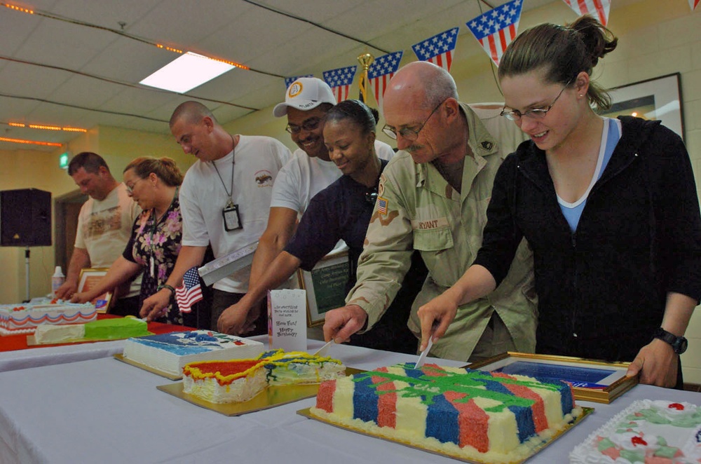 Army birthday cake decorating contest