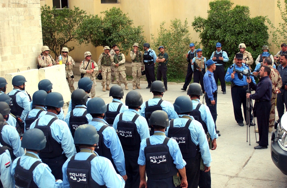 Iraqi Police Graduates