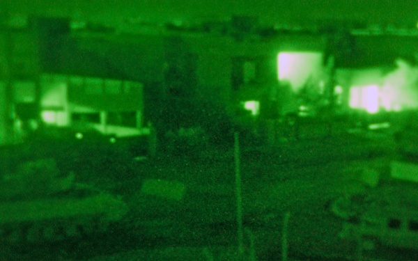 The Iraqi Army and the US Army are raiding three housed