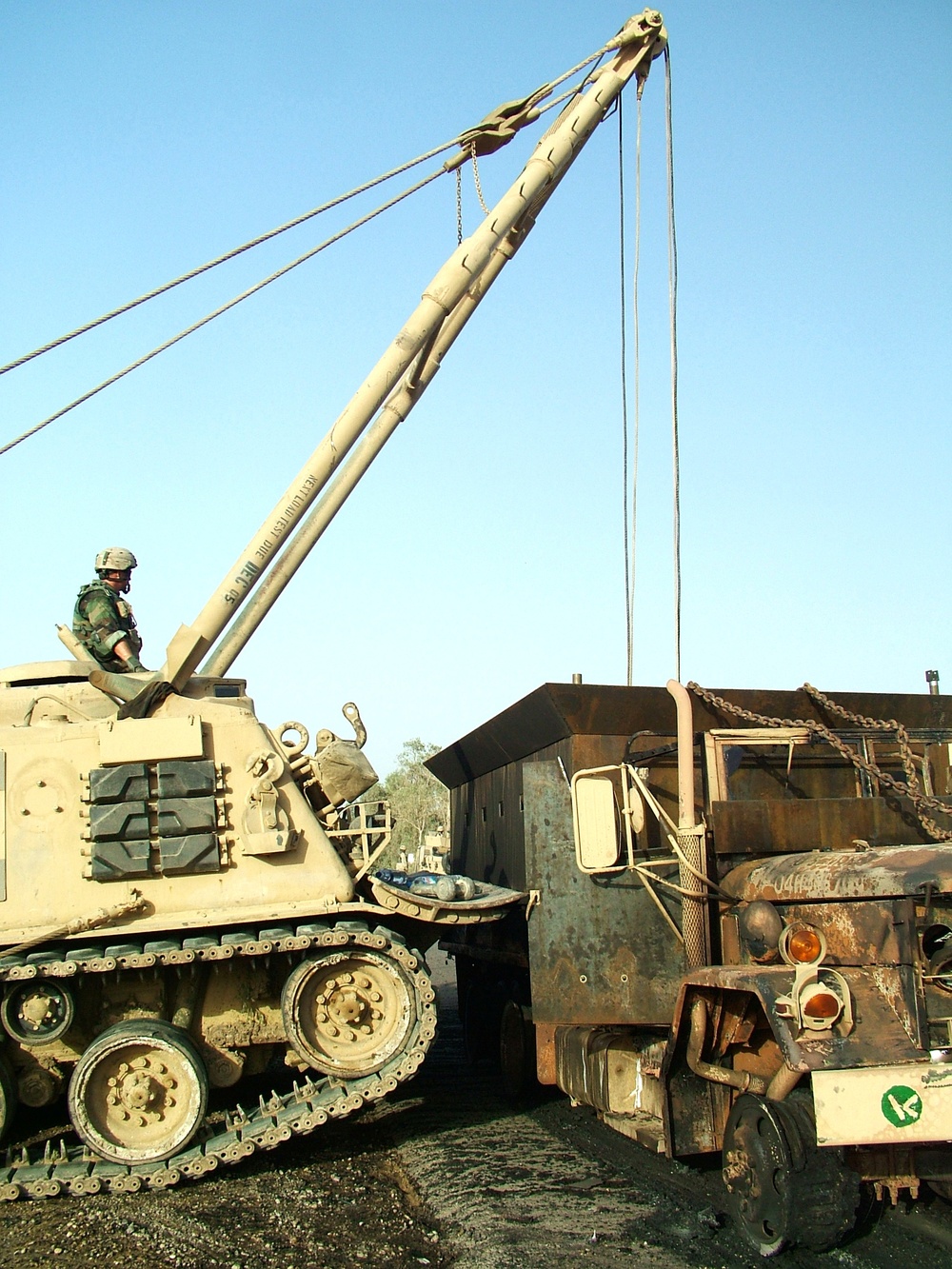 M-88 recovers an iraqi Army vehicle