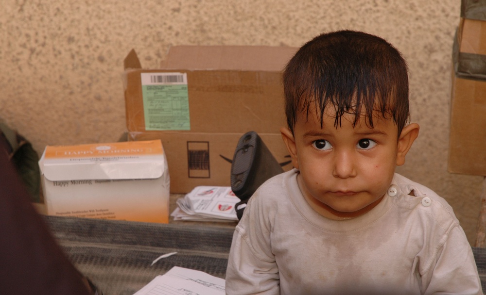 Iraqi Boy Waits for Dental Care