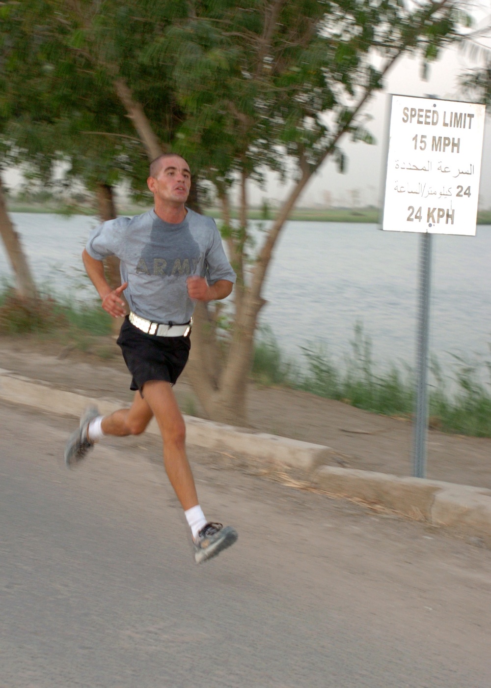 Early-Rising Soldiers Compete in 5K Run in Iraq
