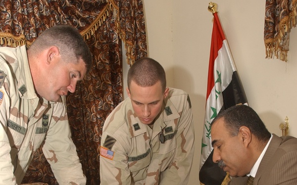 CMO Soldiers Help Rebuild City