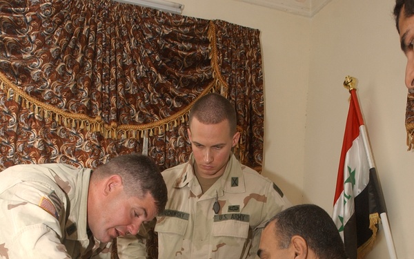 CMO Soldiers Help Rebuild City