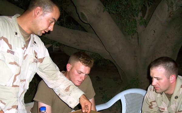 PFC Tschiderer and SPC Brois explain sniper attack to LT Stone of the CCCI
