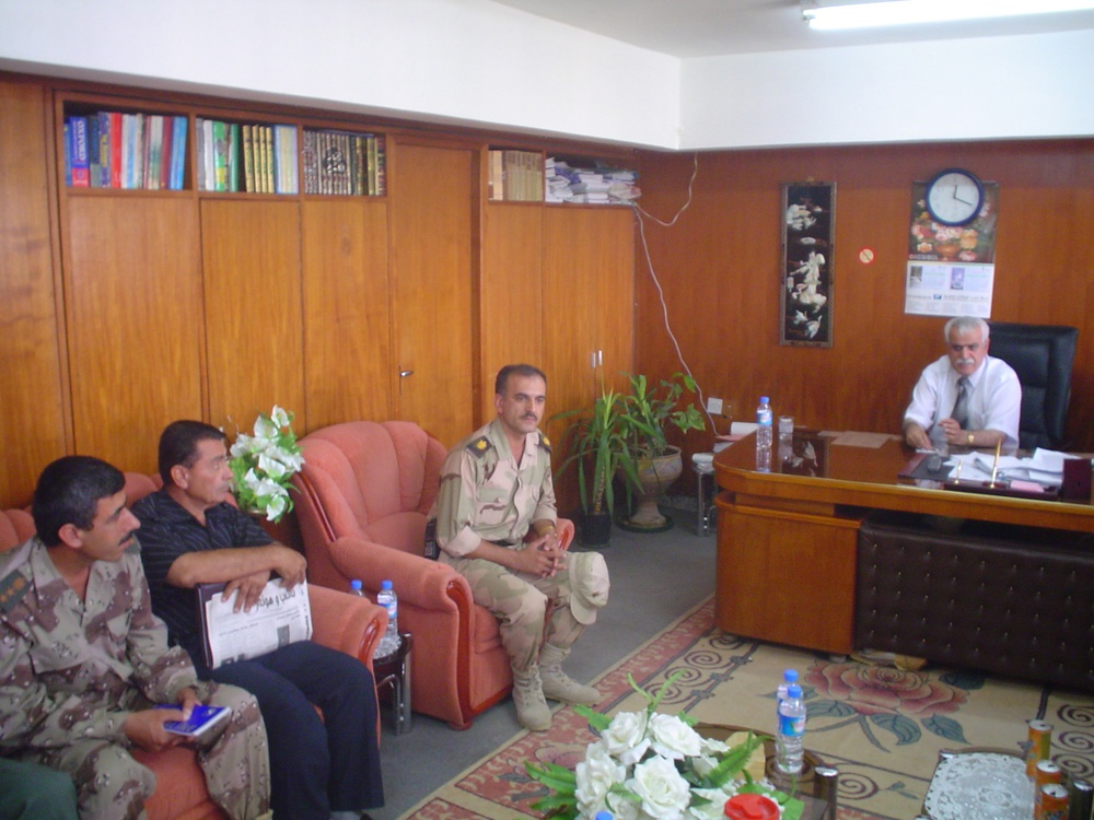Iraqi Army officials meet with local education committee members