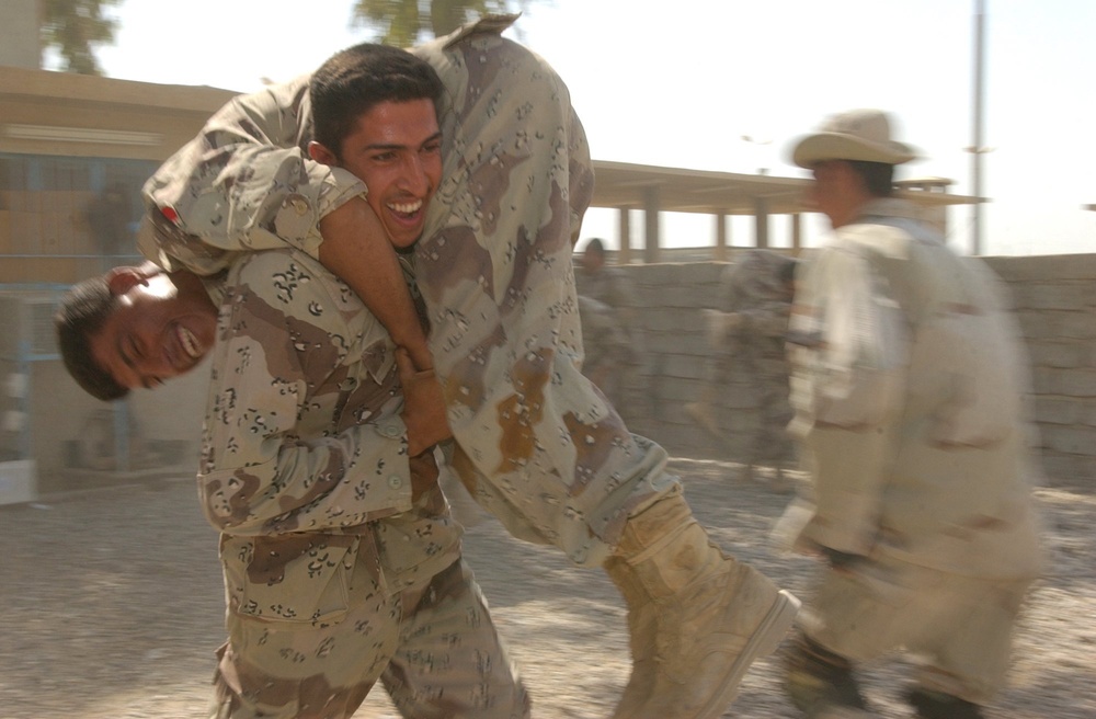 Iraqi Soldiers practice the fireman carry