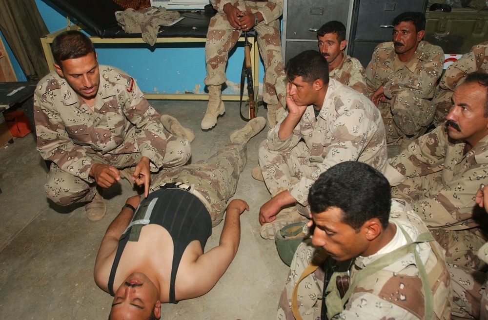 An Iraqi medic teaches a class on treating sucking chest wounds