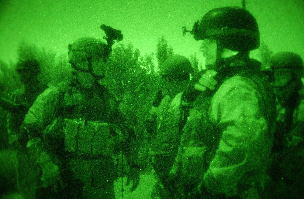Iraqi Capt Abdul-Jabar calls in the sucess of his mission to battalion head
