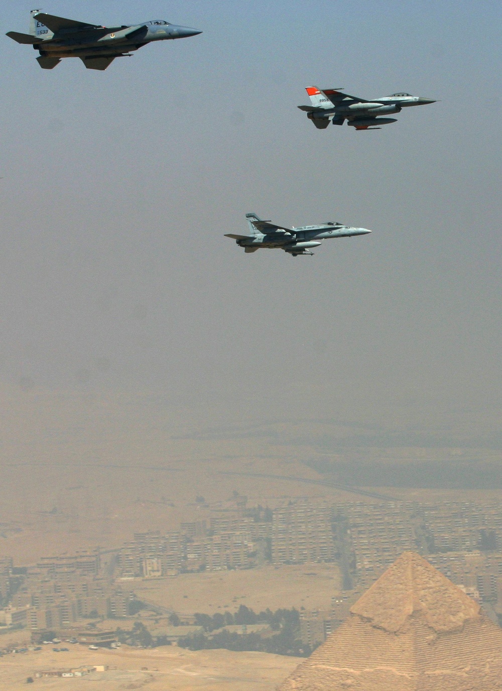 Jets in a tight formation over the Great Pyramids of Giza