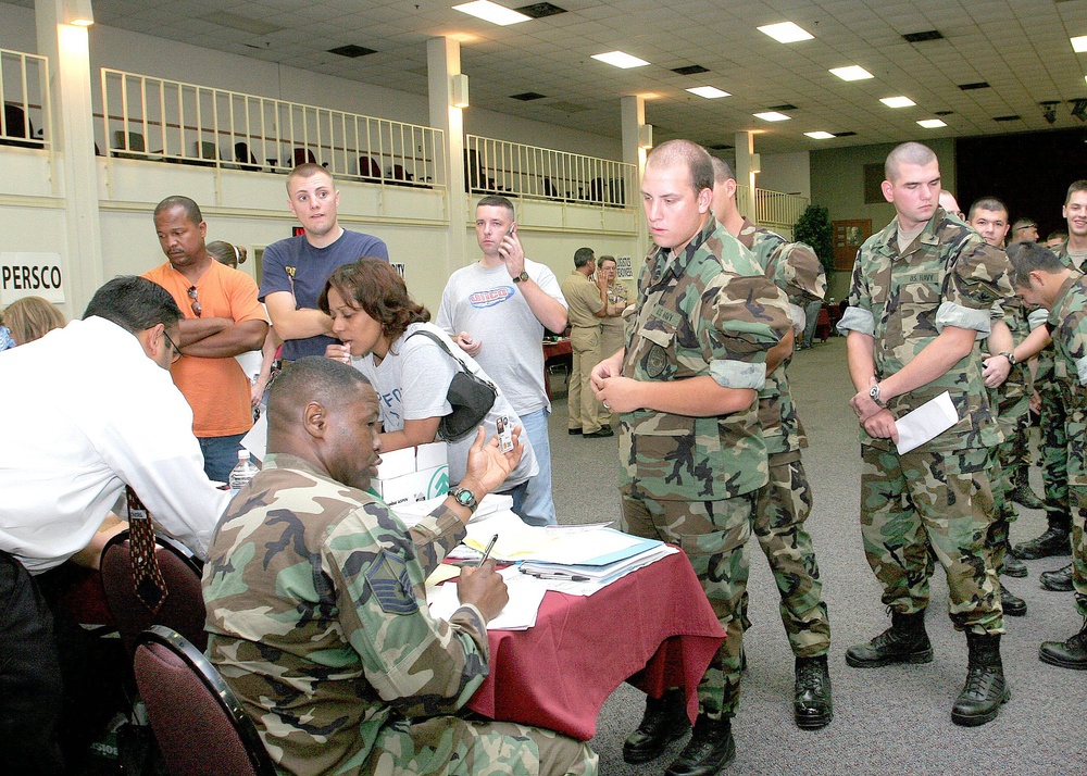 Lackland Airmen take care of Rita evacuees