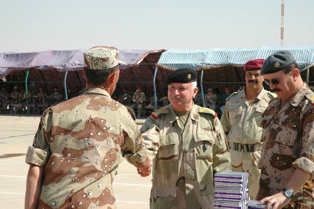 Lt. Gen. Aziz Abdul Al Rahman presents a gift  to a distinguished graduate