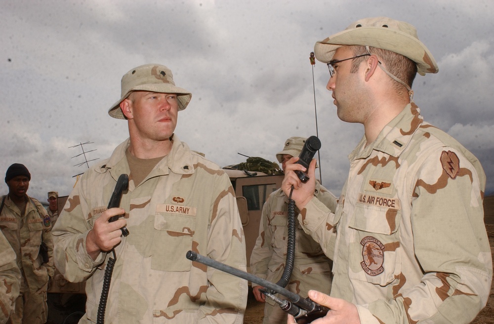 Lt. Michael Colom gives some advice to Spc. Jarrod Stranahan