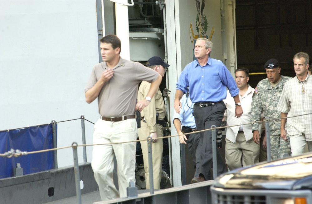 President Bush Leaves the USS Iwo Jima