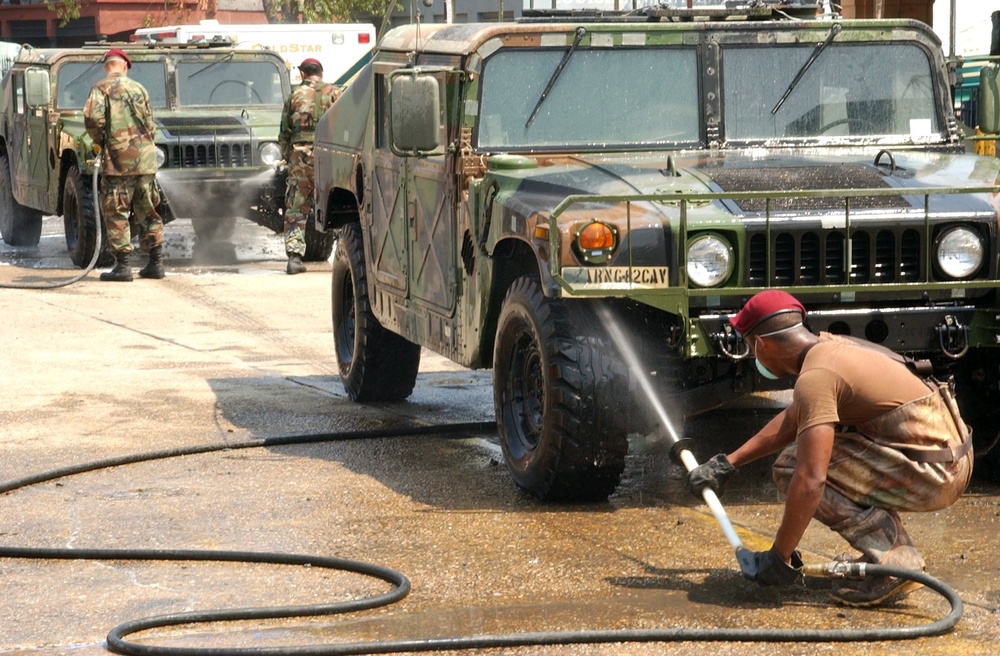 Paratroopers spray vehicles with hot-soapy water