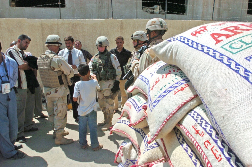 Iraqi Police and 2 BCT Soldiers hand out aid packages