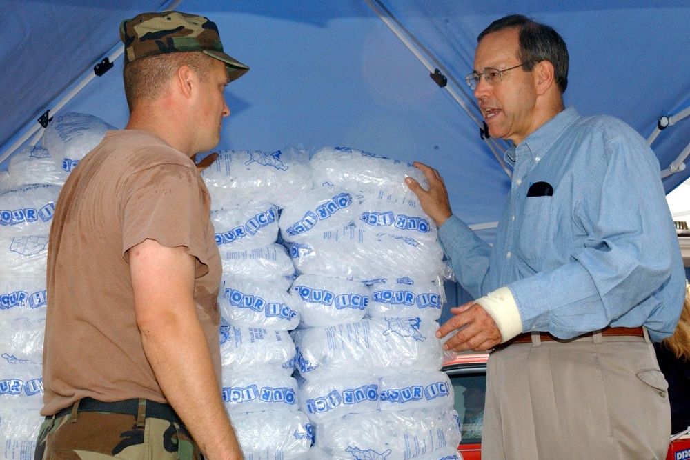 Ohio Governor Bob Taft visits Hancock County, Miss.