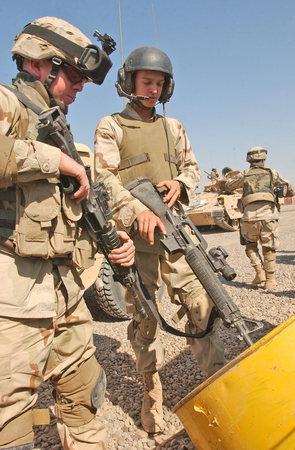 Staff Sgt. White and Spc. Liles clear their weapons