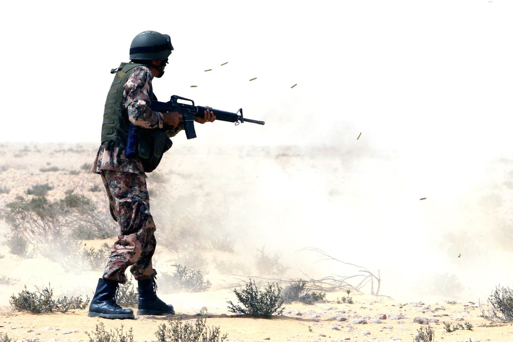 Jordanian army Soldier fires live rounds down range