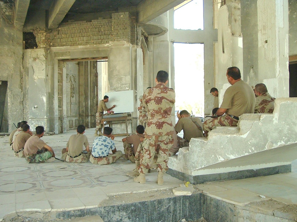 An Iraqi Army platoon attends a class