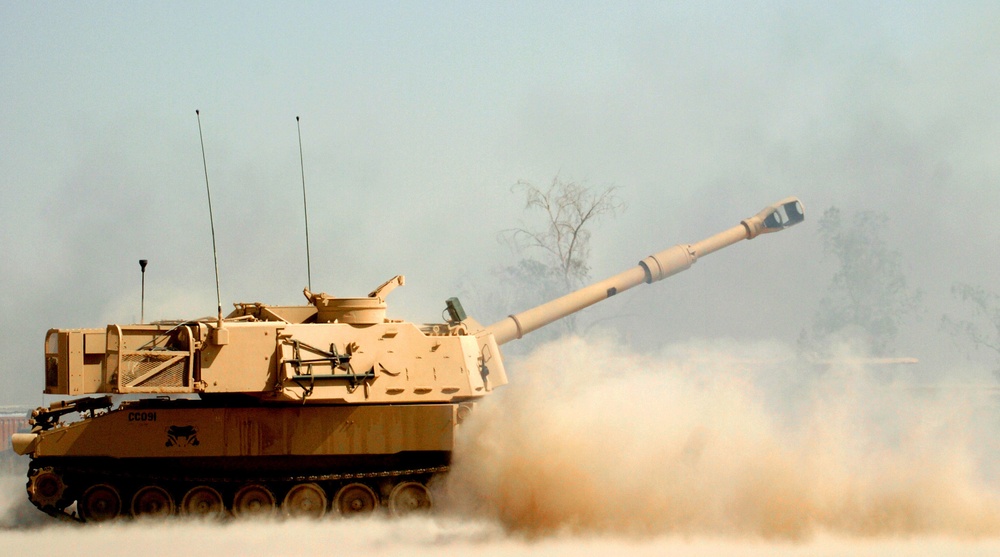 Soldiers fire an M109A6 Paladin
