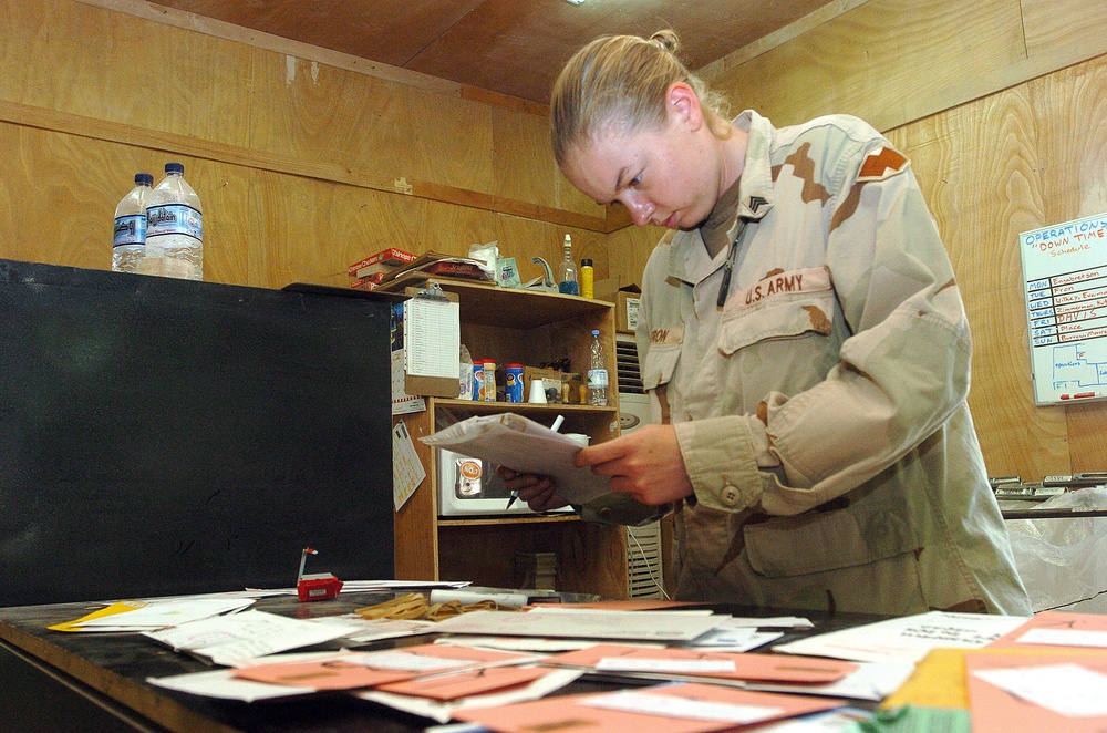Postal companies deliver customer service in Iraq