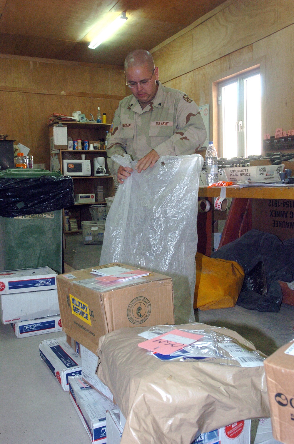 Postal companies deliver customer service in Iraq