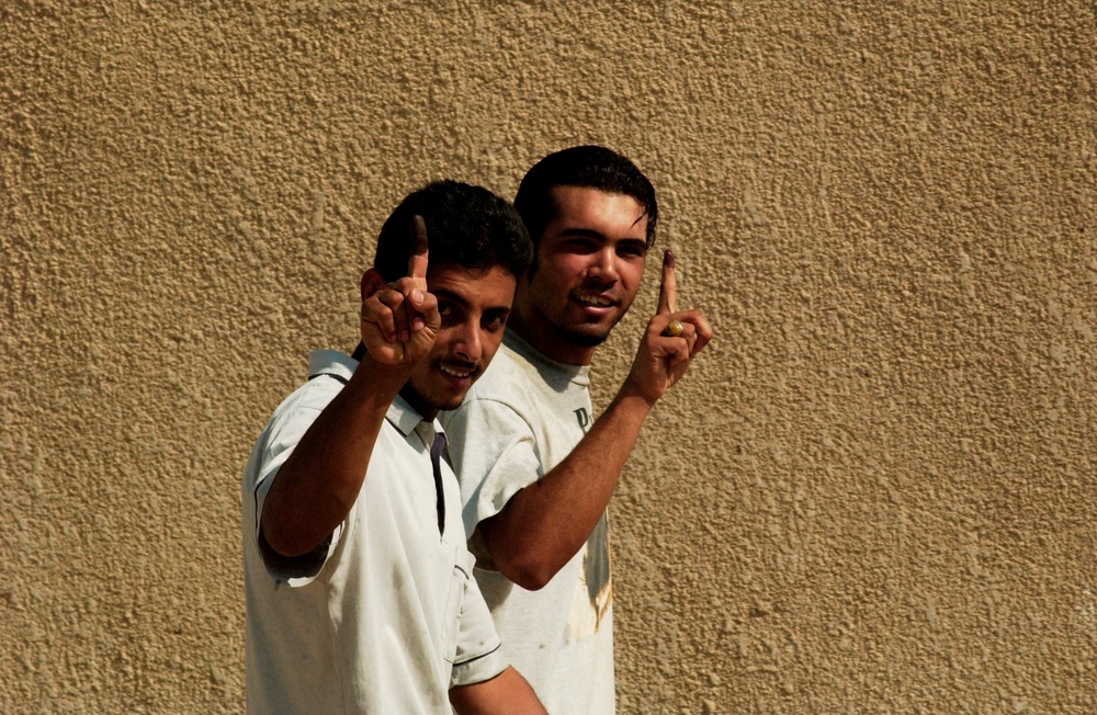 Iraqis lift a finger for democracy