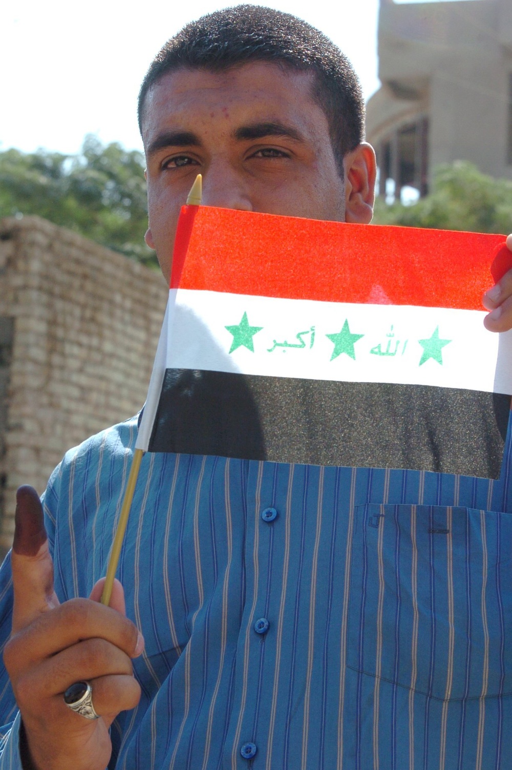 Iraqis of all ages vote, kids celebrate holiday