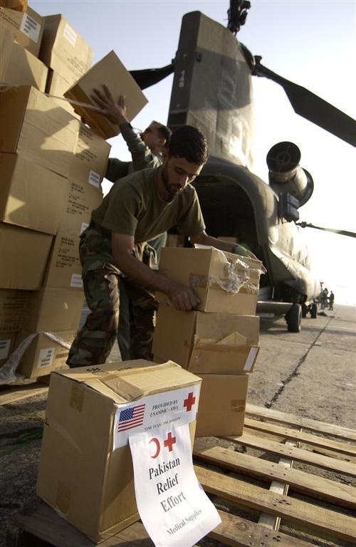 A Pakistani soldier loads a U.S. Army CH-47 &quot;Chinhook&quot; helicopter