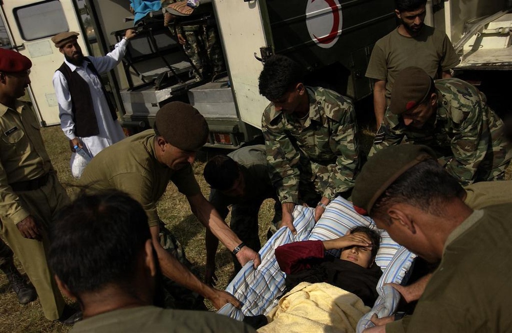 Pakastani Soldiers Tend to a Wounded Woman