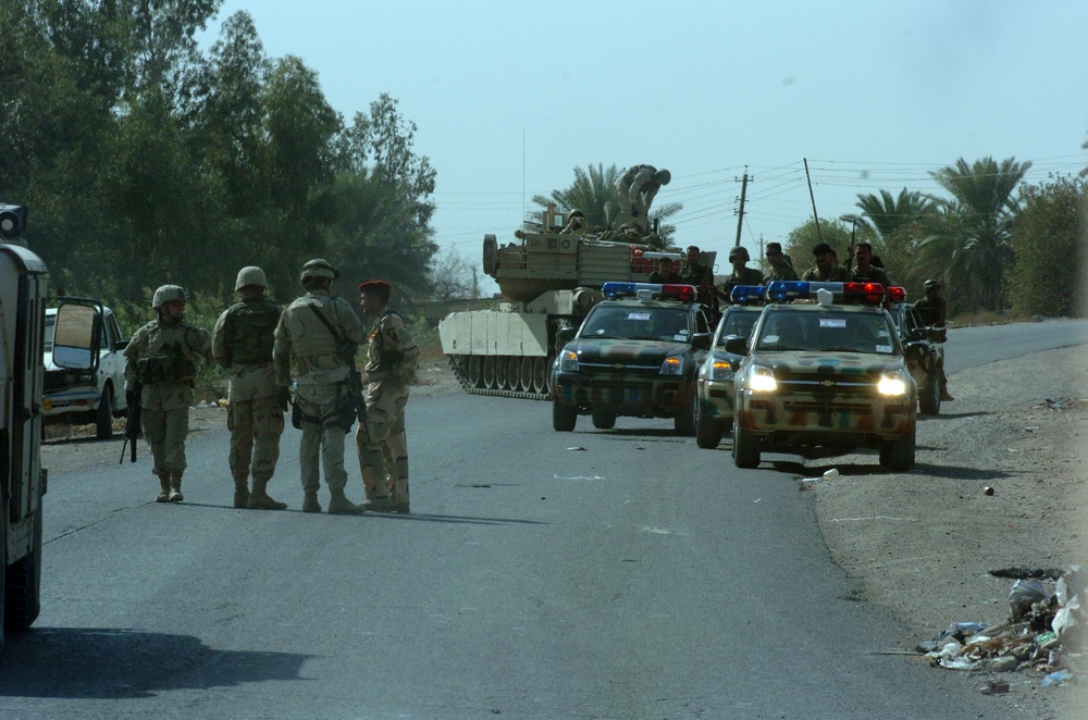 An Iraqi Special Police Commando officer speaks to his American counterpart