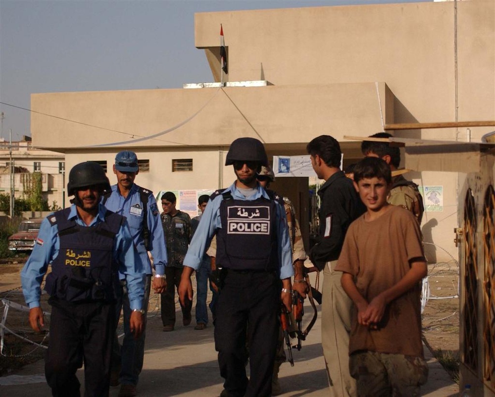 Iraqi police guard polling sites