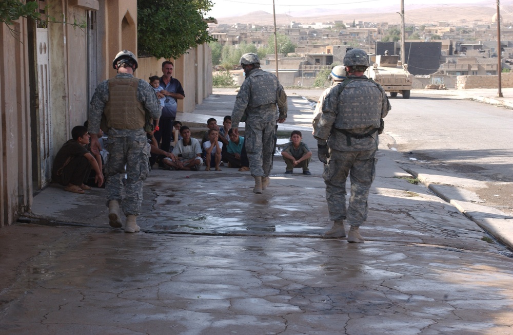 Paratroopers patrol the streets of Tall Afar