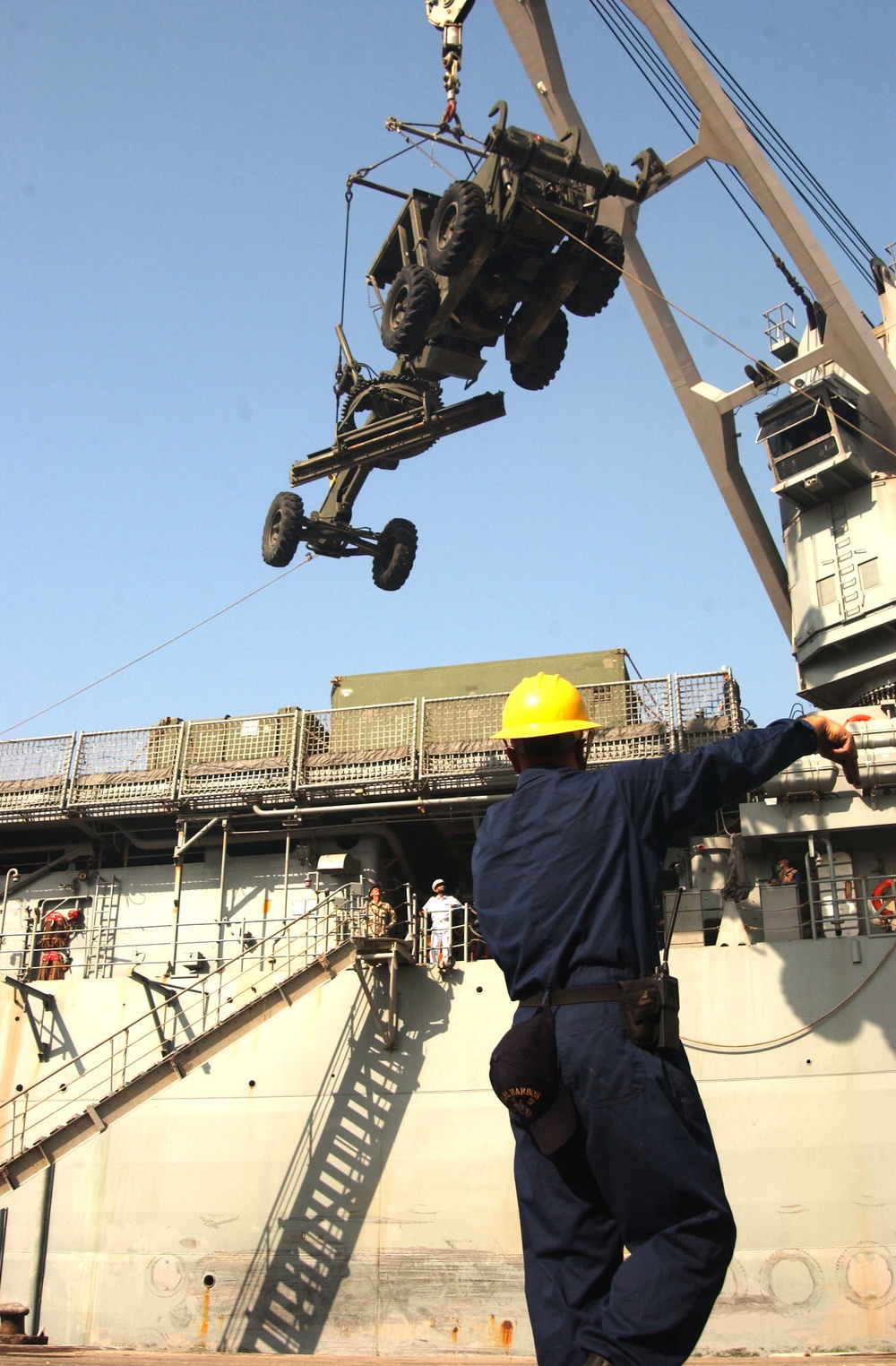 USS Pearl Harbor Off-loads Equipment for Pakistan Earthquke Relief