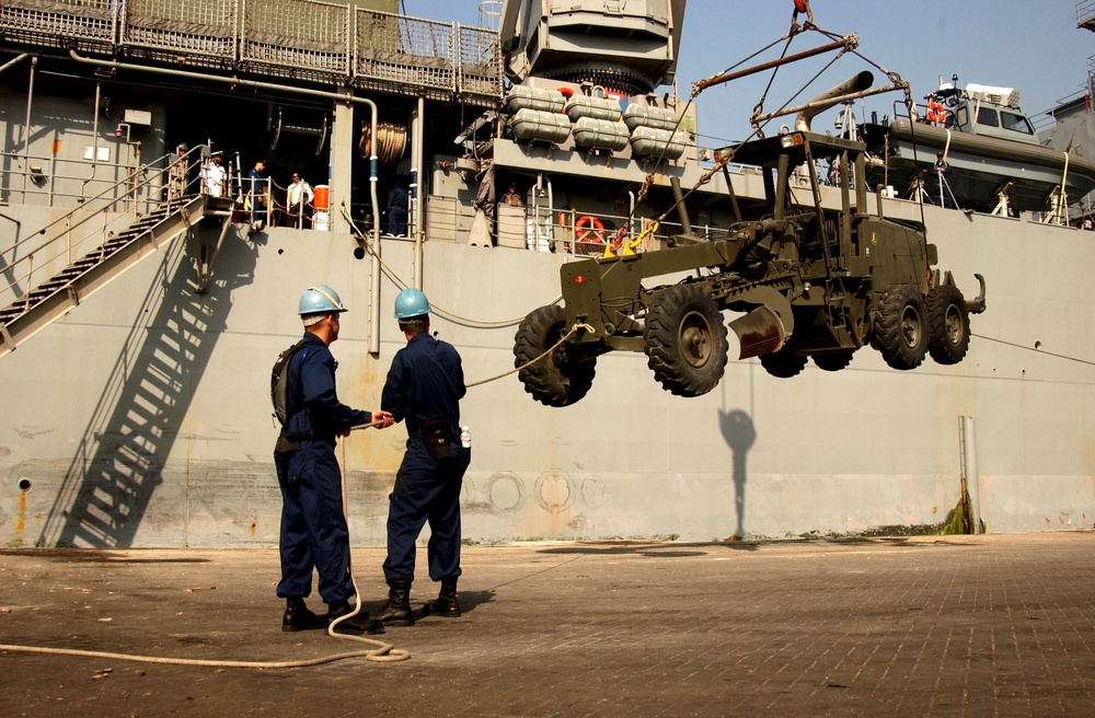 USS Pearl Harbor Off-loads Equipment for Pakistan Earthquke Relief