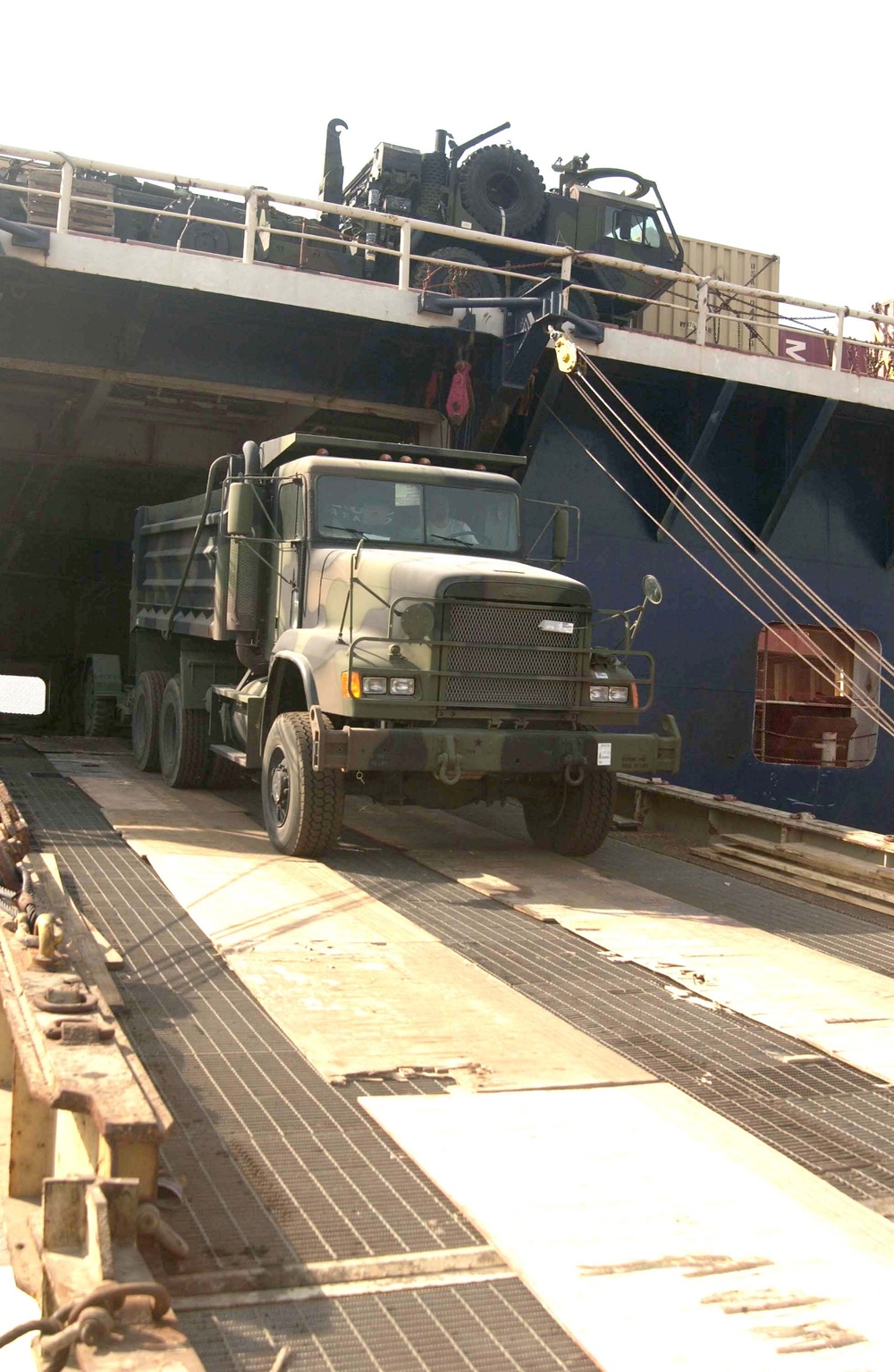 USS Pearl Harbor Off-loads Equipment for Pakistan Earthquke Relief