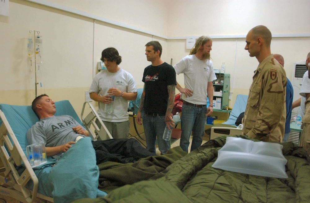 Adema band members visit a wounded Soldier