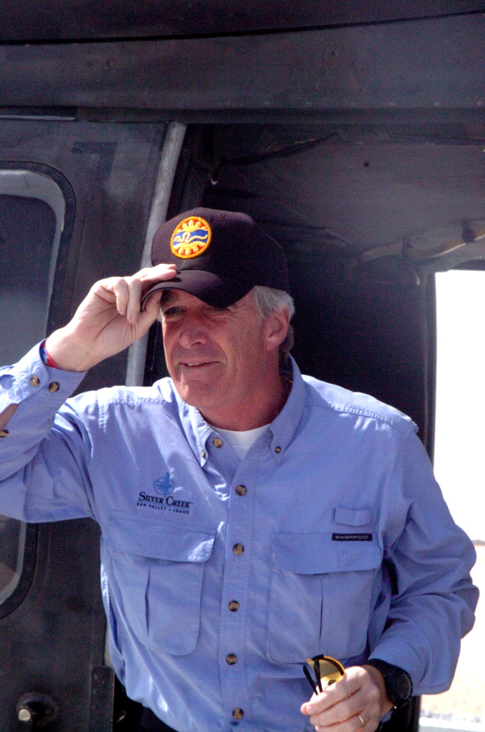 Idaho Governor Kempthorne Arrives at Camp Victory