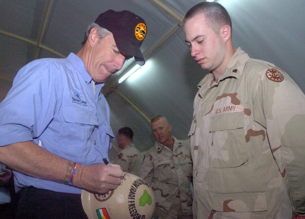 Idaho Governor Kempthorne Signs a Decorated Kevlar Helmet for Spc. Parker