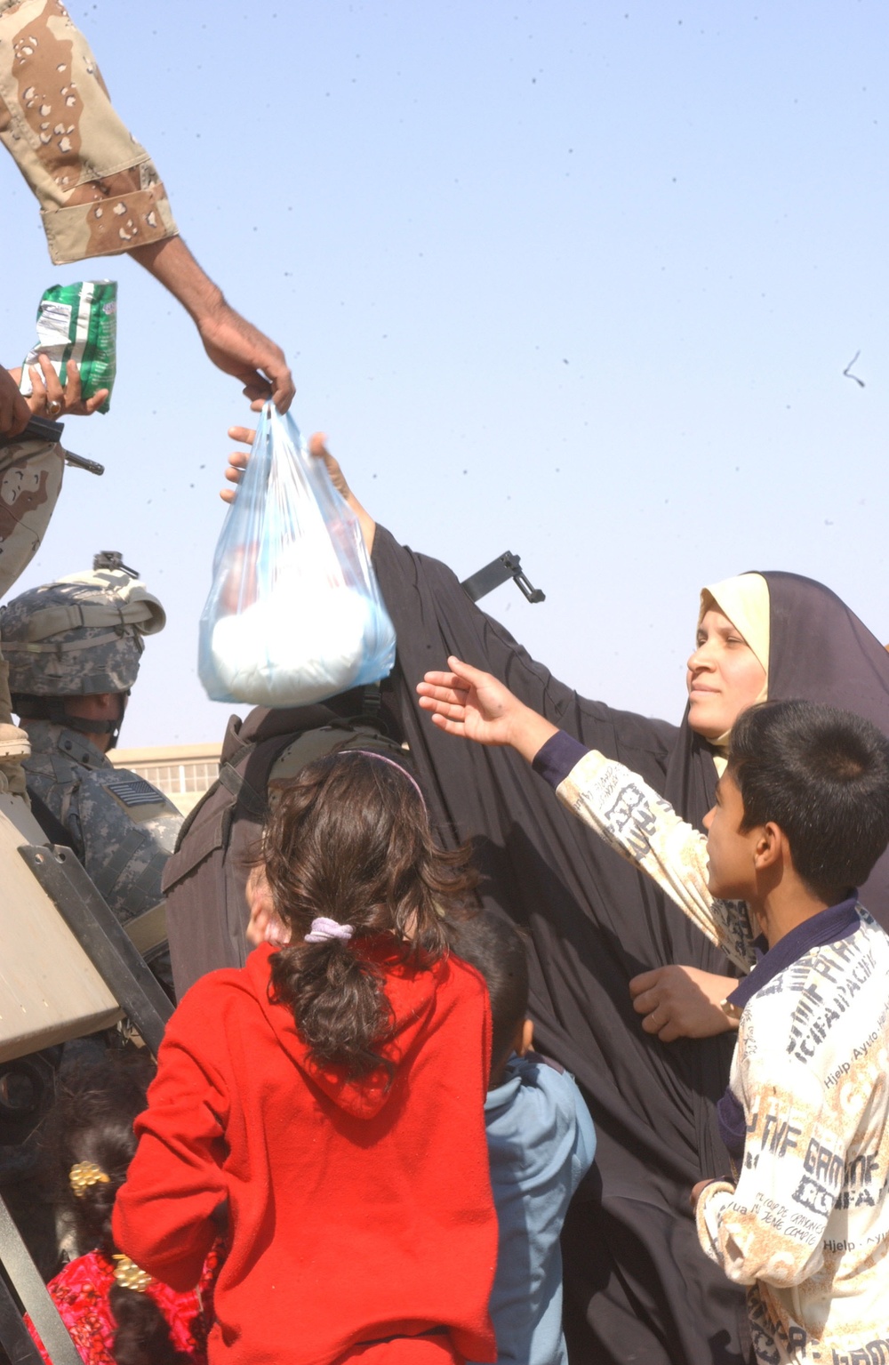 Iraqi Army brings food to Abu Ghraib residents