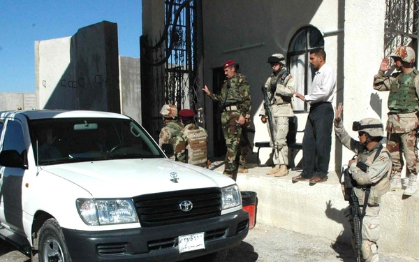 1-3 ID Soldiers help Iraqi government get rolling