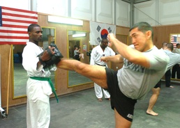 Mechanics teach martial arts to Soldiers