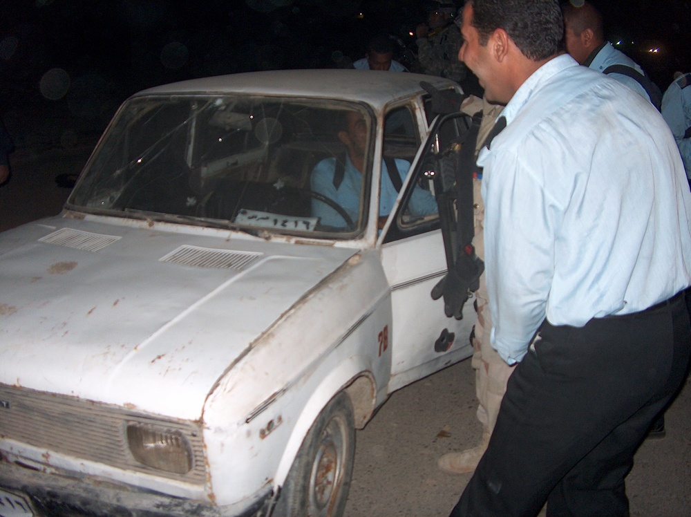 Iraqi Citizens Thwart Car Bomb Attack