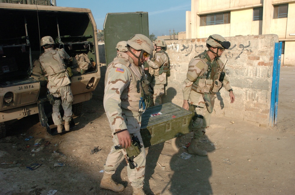 U.S. Army medics hold clinic for Iraqi citizens